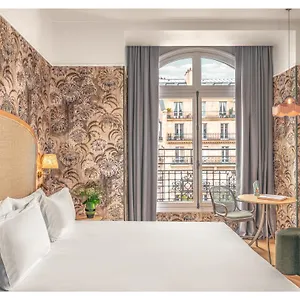 **** Otel Miss Fuller Fransa